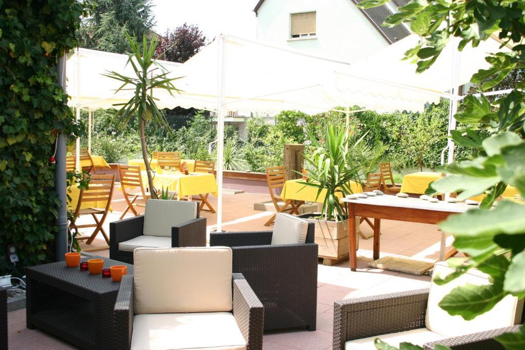 Hotel Restaurant Logis La Palette Wettolsheim Exterior foto